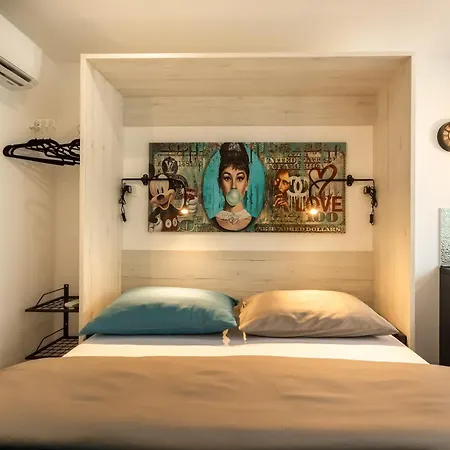 Apartment Deluxe Roma Ii