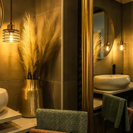 Deluxe Roma Ii アパート イモツキ